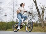 A Dece Oasis ADO Air Carbon E-Bike mit Riemenantrieb – Carbon City-E-Bike 14,5 kg, GPS, ADO App, IPS-Display, Weiß - Image 11
